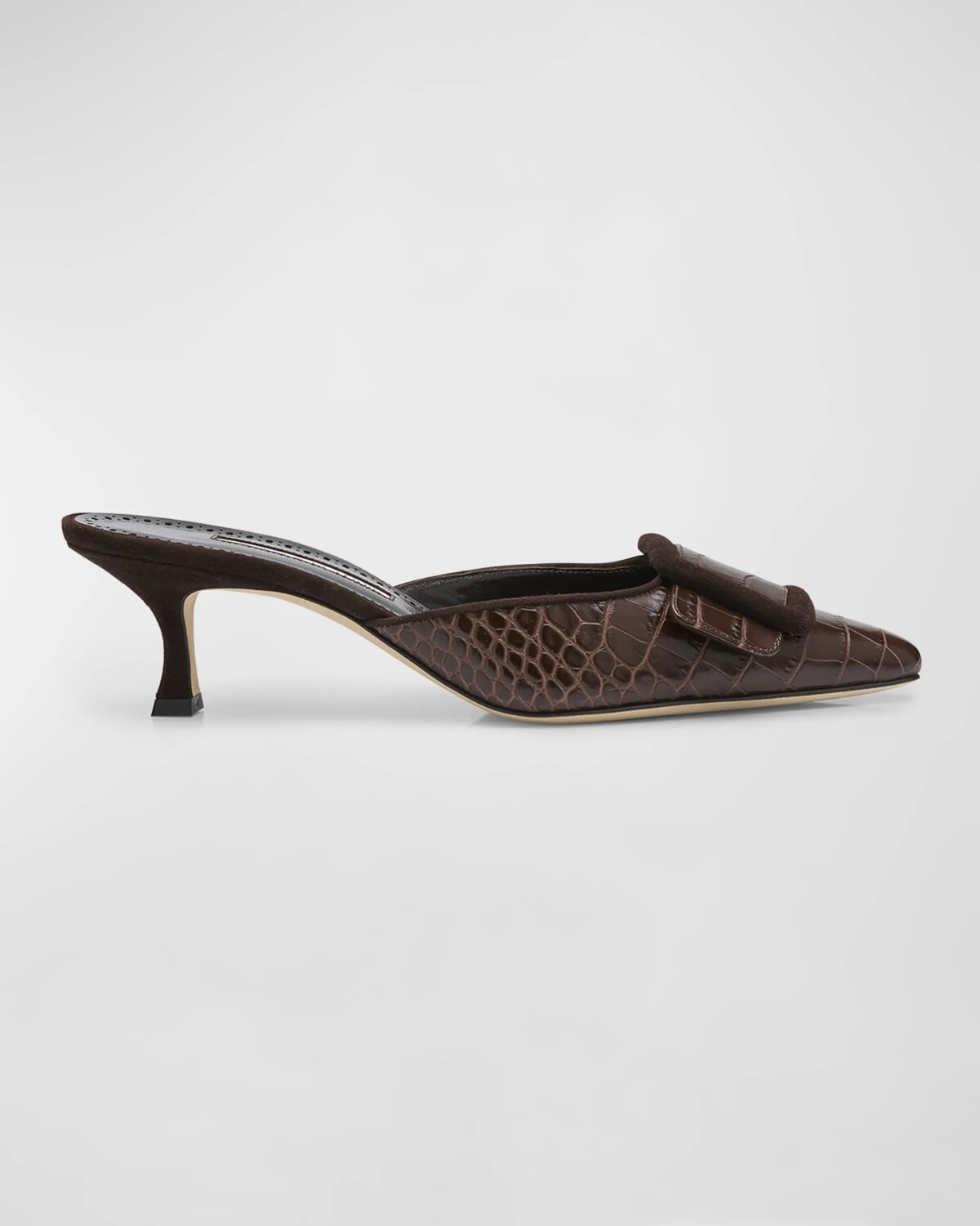 

Туфли-мюли Maysale с пряжкой под крокодила Manolo Blahnik, цвет Dark Brown