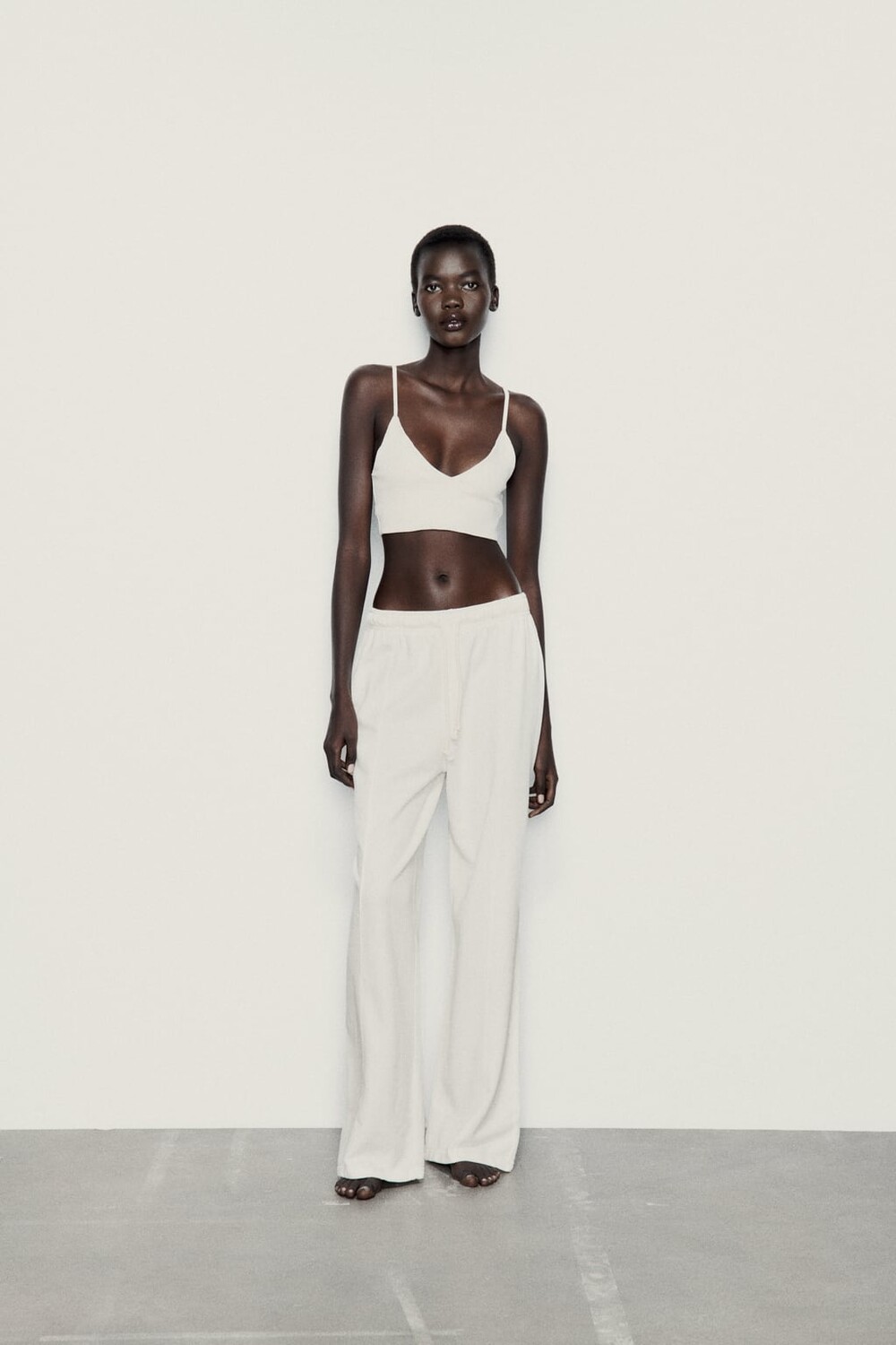 

Брюки для джоггинга прямого кроя ZARA, белый