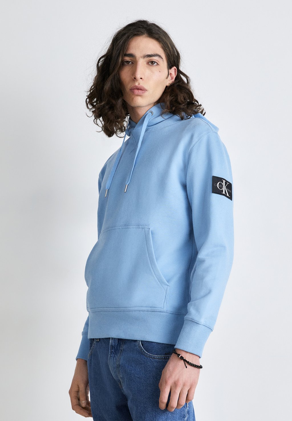 

Толстовка Badge Hoodie Calvin Klein Jeans, цвет dusk blue