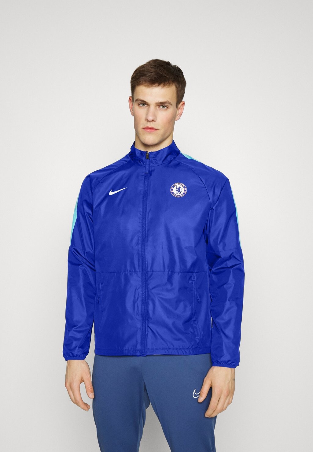 

Спортивная куртка Nike