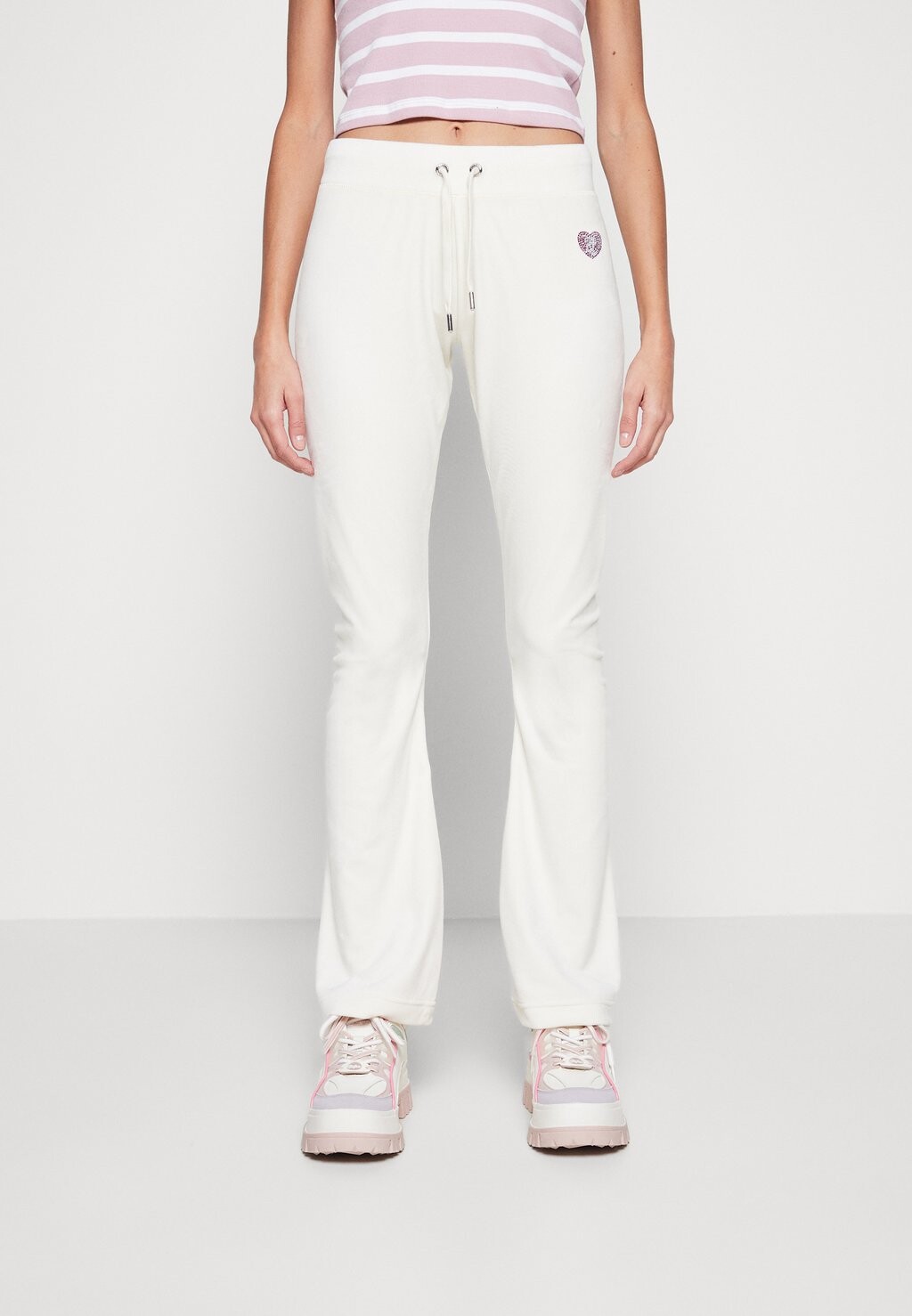 

Спортивные брюки LOW RISE FLARE AND EMBROIDERY Juicy Couture, сахарный свизл