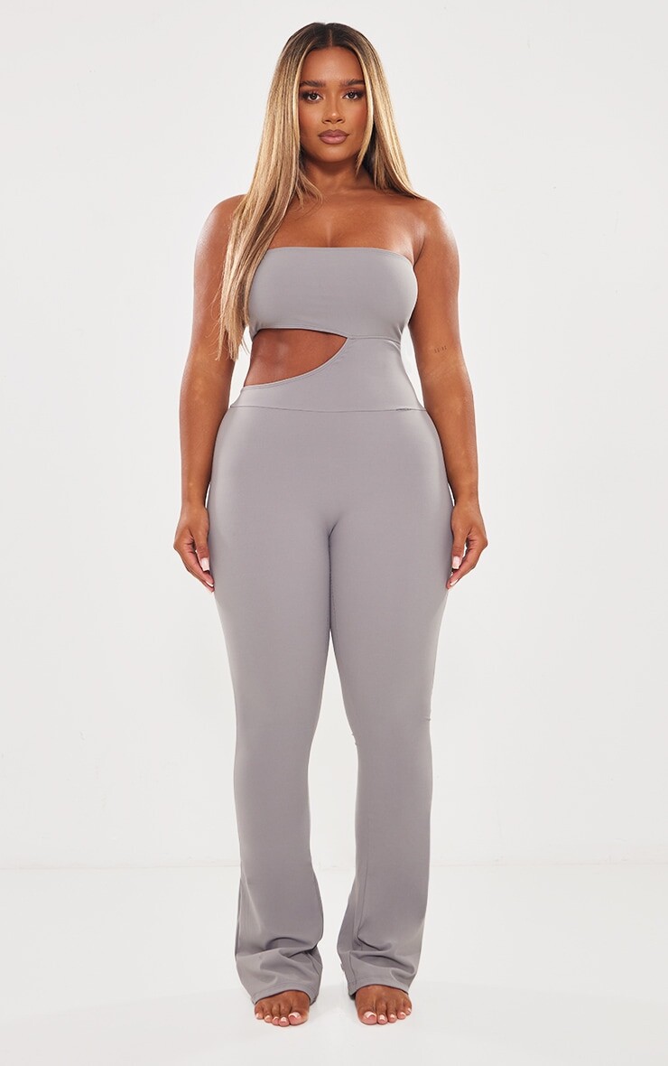 

PrettyLittleThing Темно-угольный комбинезон-бандо с вырезами
