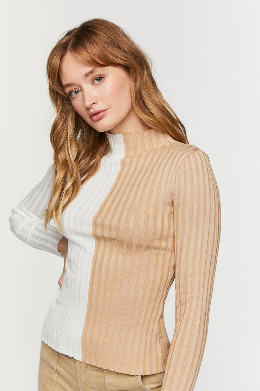 

Свитер с воротником с цветными блоками Forever 21, слоновая кость