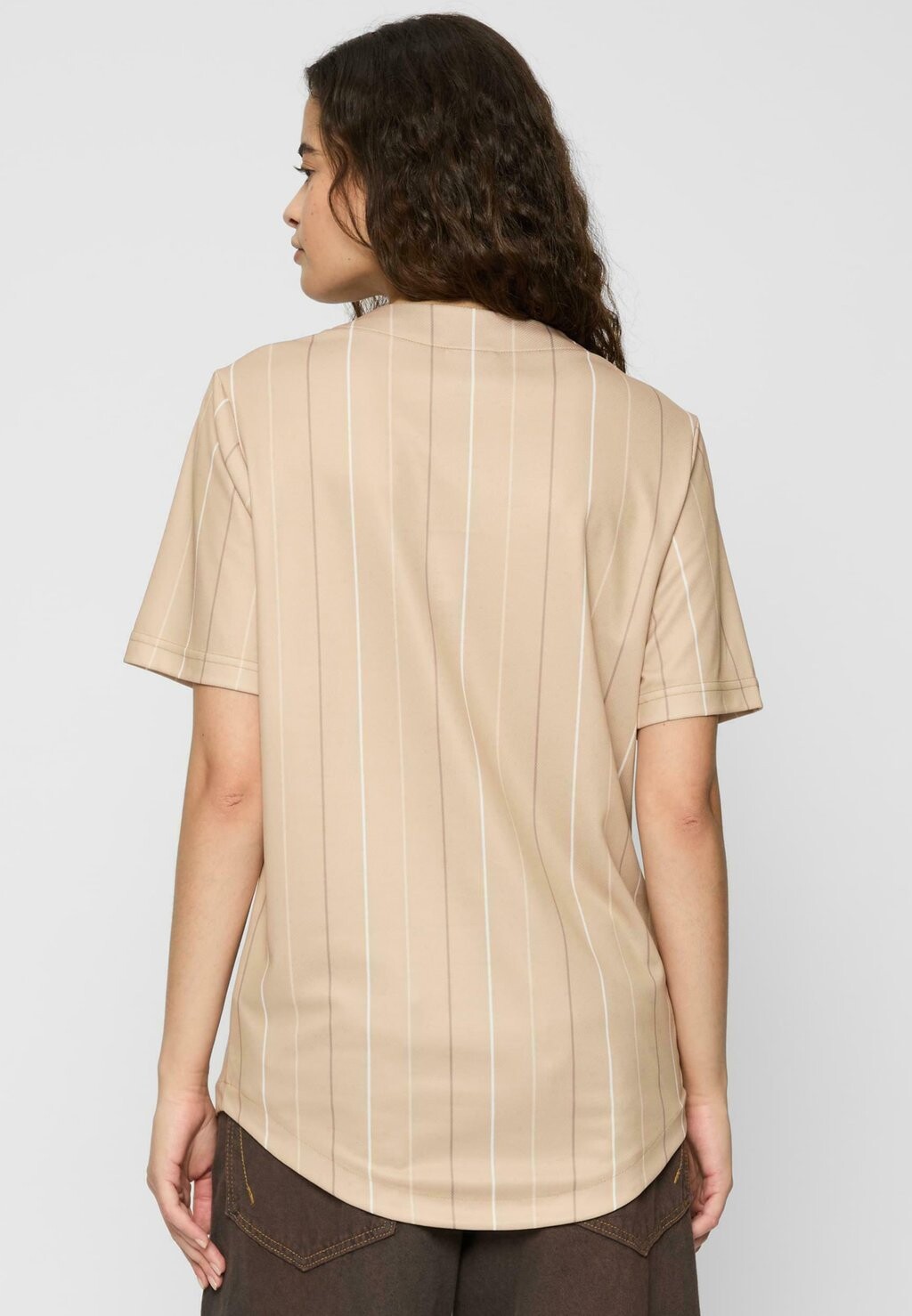 

Блуза VARSITY TONAL PINSTRIPE BASEBALL Karl Kani, песочный