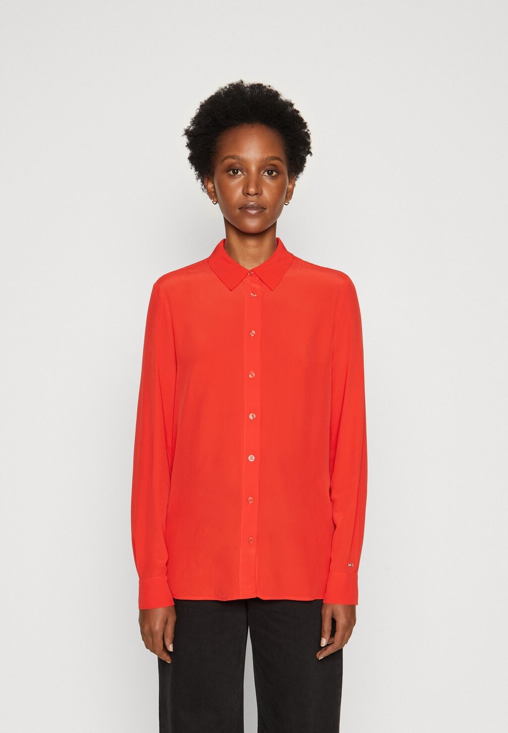 

Рубашка Tommy Hilfiger РУБАШКА FLUID REGULAR, цвет fierce red