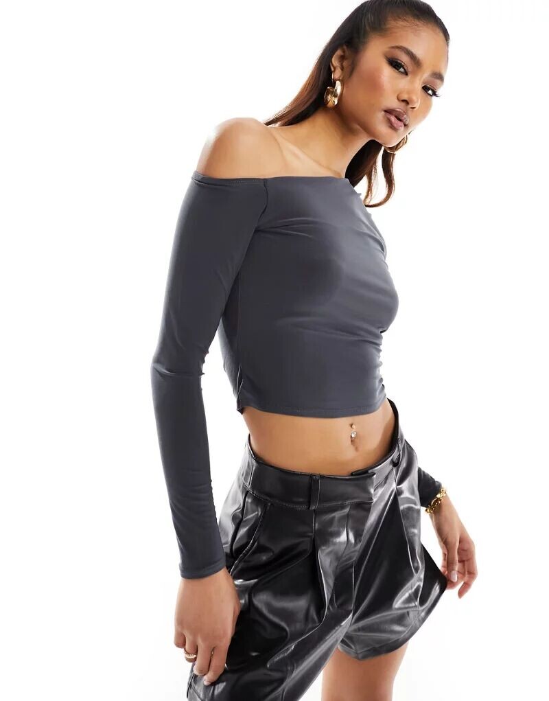 

Темно-серый топ со сборками и открытыми плечами ASOS