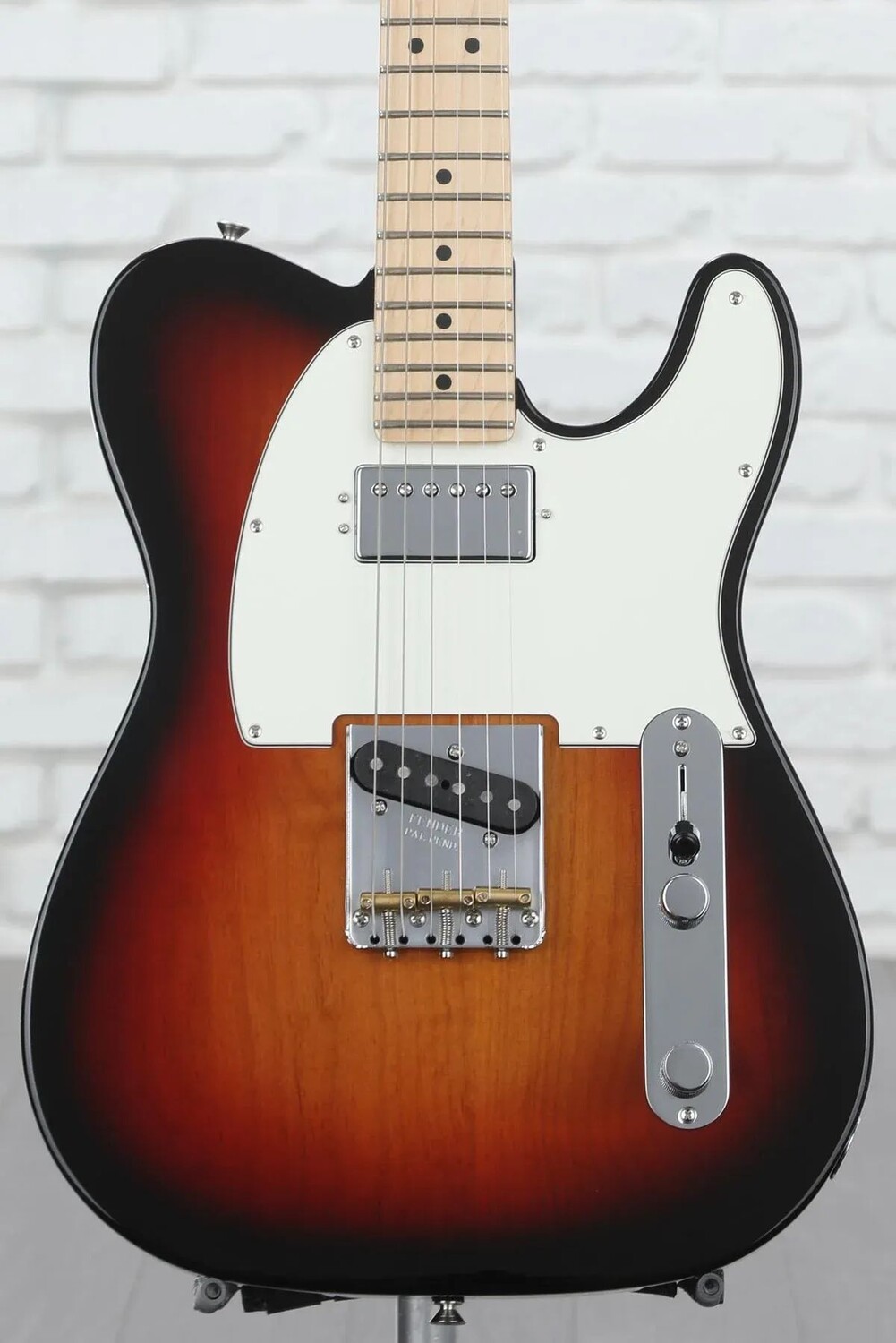 

Fender American Performer Telecaster Hum — 3-цветный Sunburst с кленовой накладкой на грифе