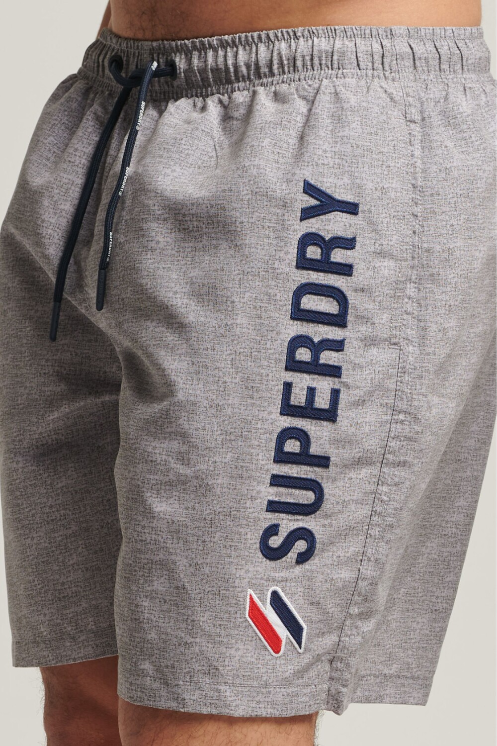 

Купальные шорты Code с аппликацией 19 дюймов Superdry, серый