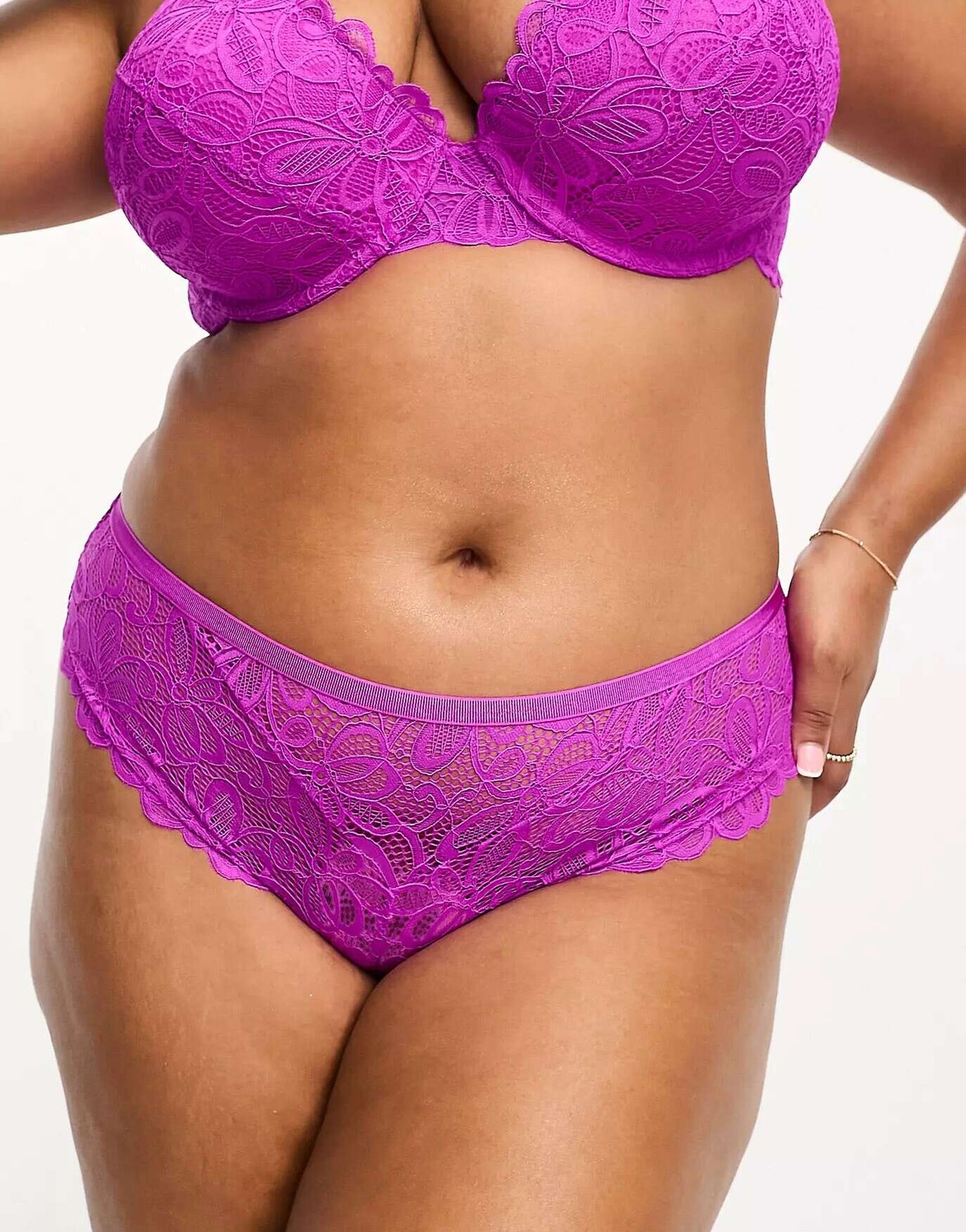 

Пурпурные кружевные бразильские трусы ASOS Curve Dylan