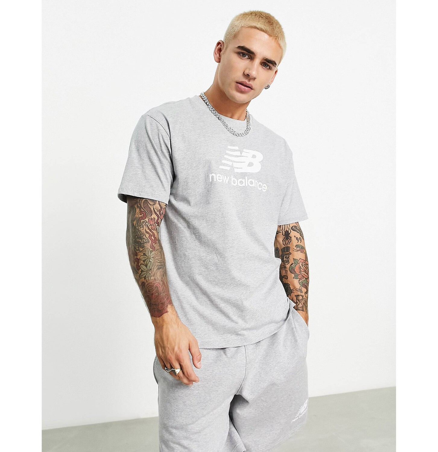 

Серая футболка с логотипом New Balance essentials, Серый