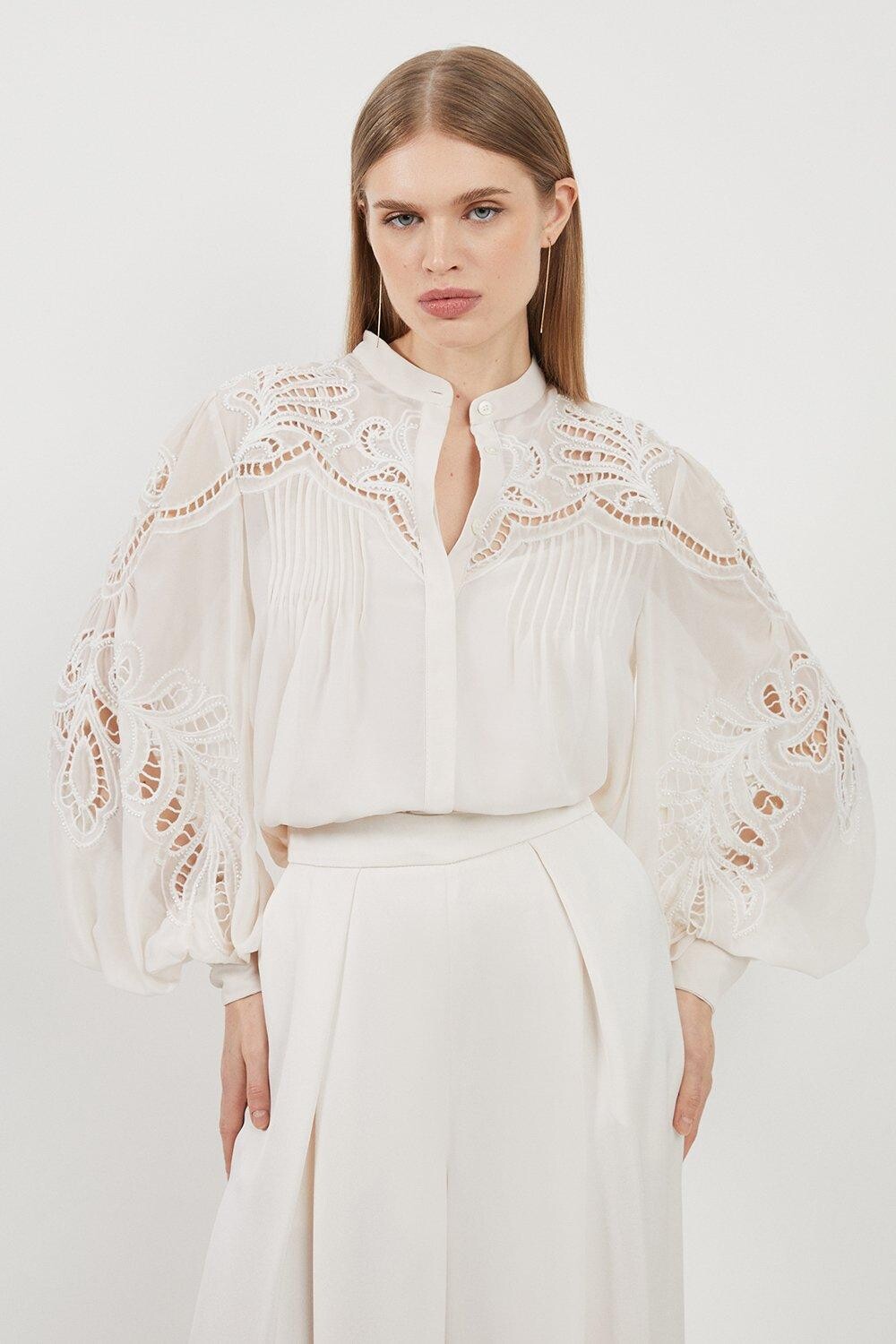 

Тканая блузка с вышивкой ришелье и бисером Karen Millen, серый