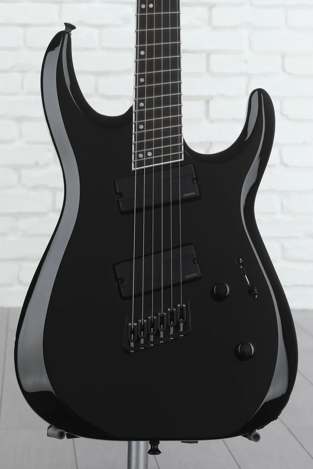 

Новая серия Jackson Pro Plus DK Modern MS HT6 — глянцевый черный