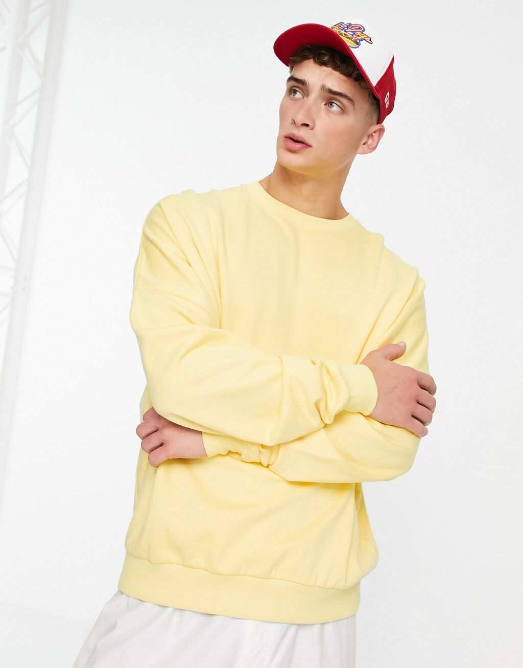 

Желтый свитшот супер-оверсайз ASOS DESIGN