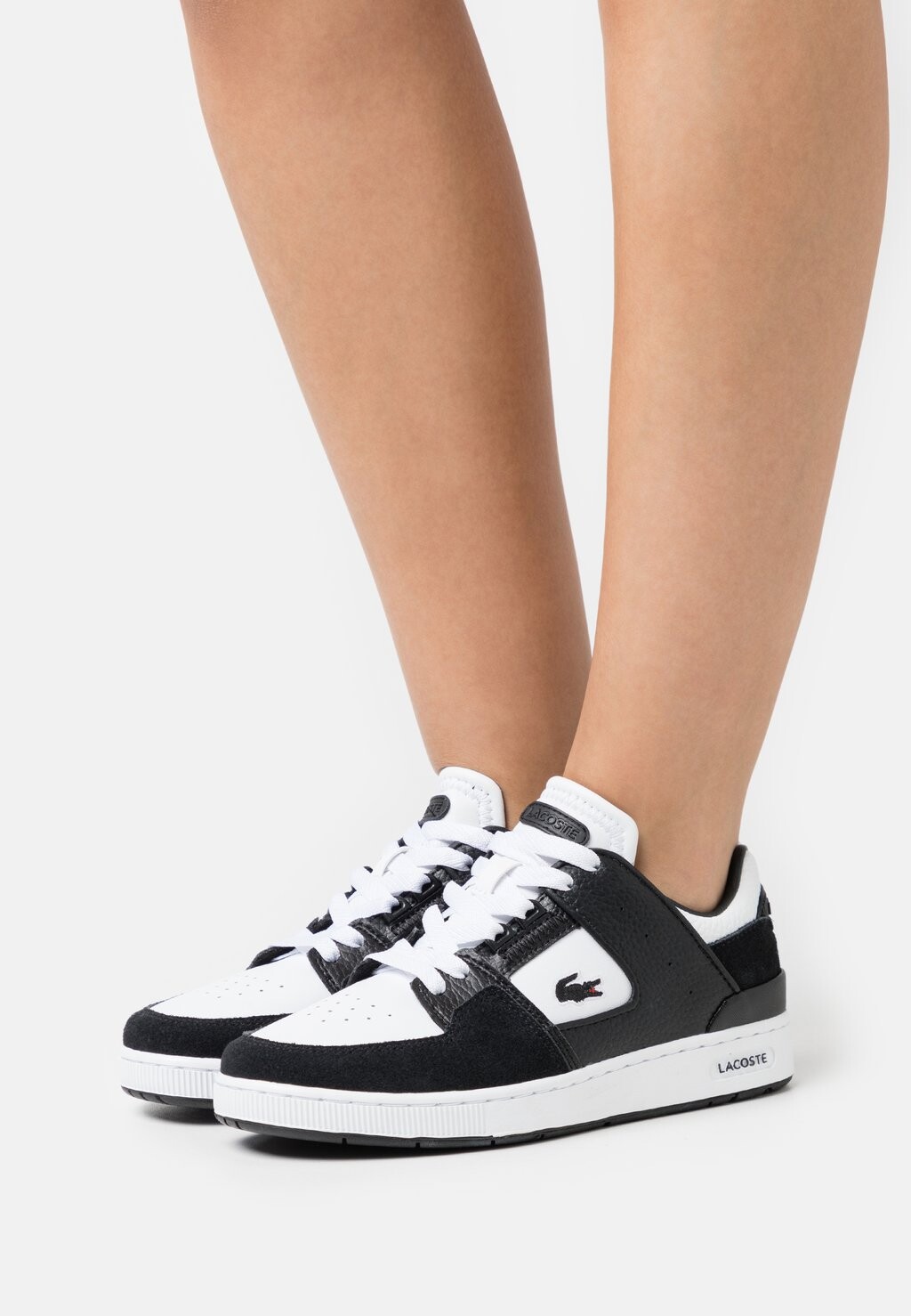 

Кроссовки Lacoste