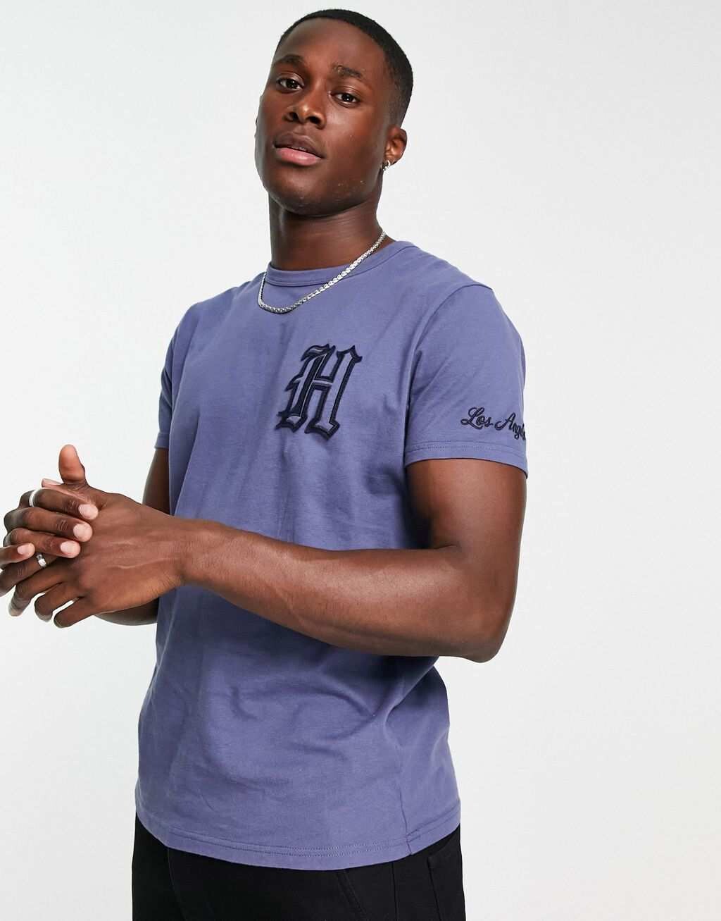 

Темно-синяя футболка с логотипом Hollister tech в стиле 70-х годов Courtside Ringer