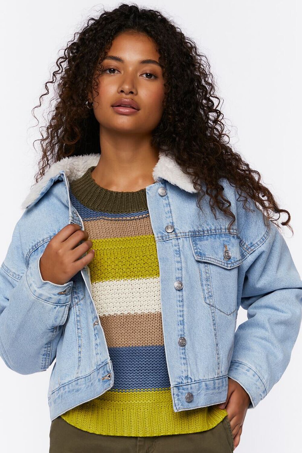 

Джинсовая куртка Trucker из искусственной овчины Forever 21, деним