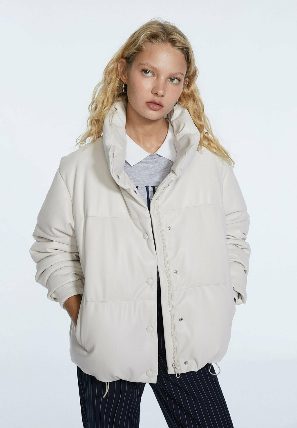 

Зимняя куртка Stradivarius