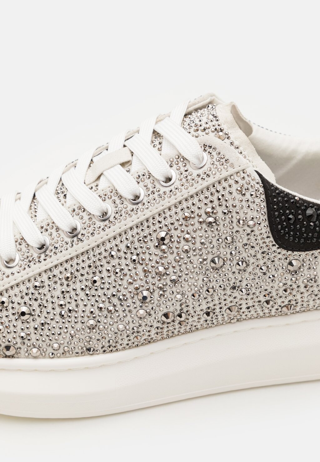 

Кроссовки на шнуровке ICEBOX Steve Madden, серебристый