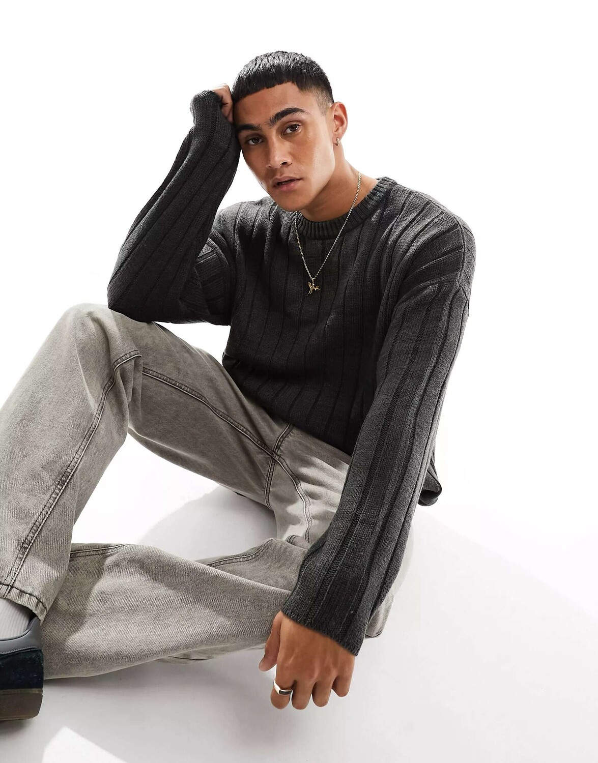 

Темно-серый вязаный джемпер оверсайз в широкую рубчик ASOS