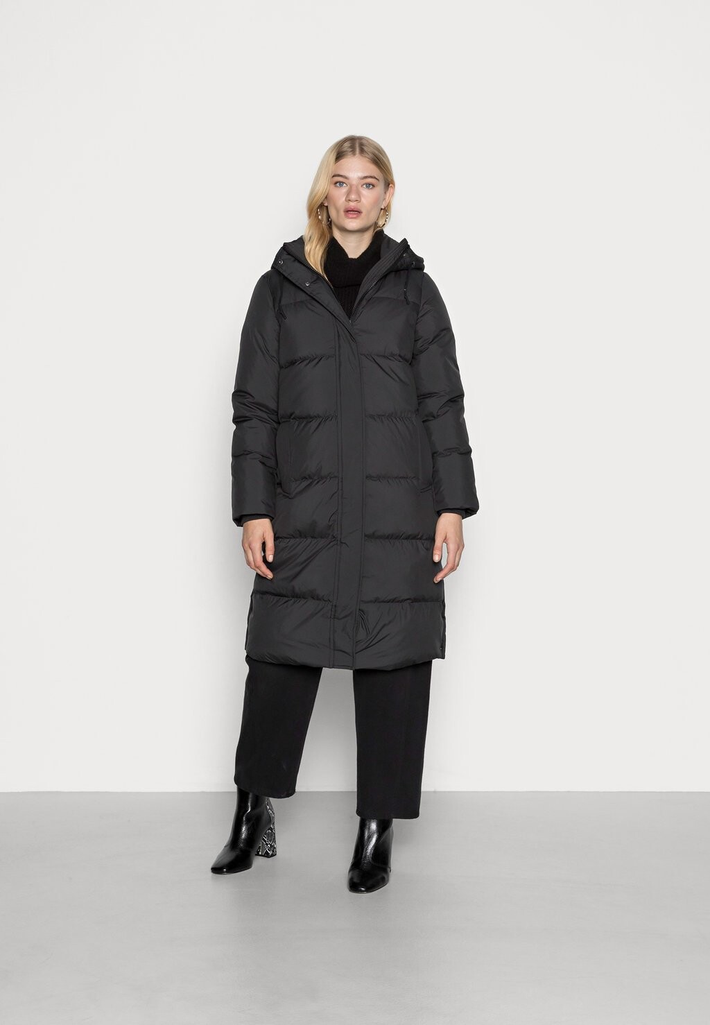 

Пуховик Vero Moda, черный