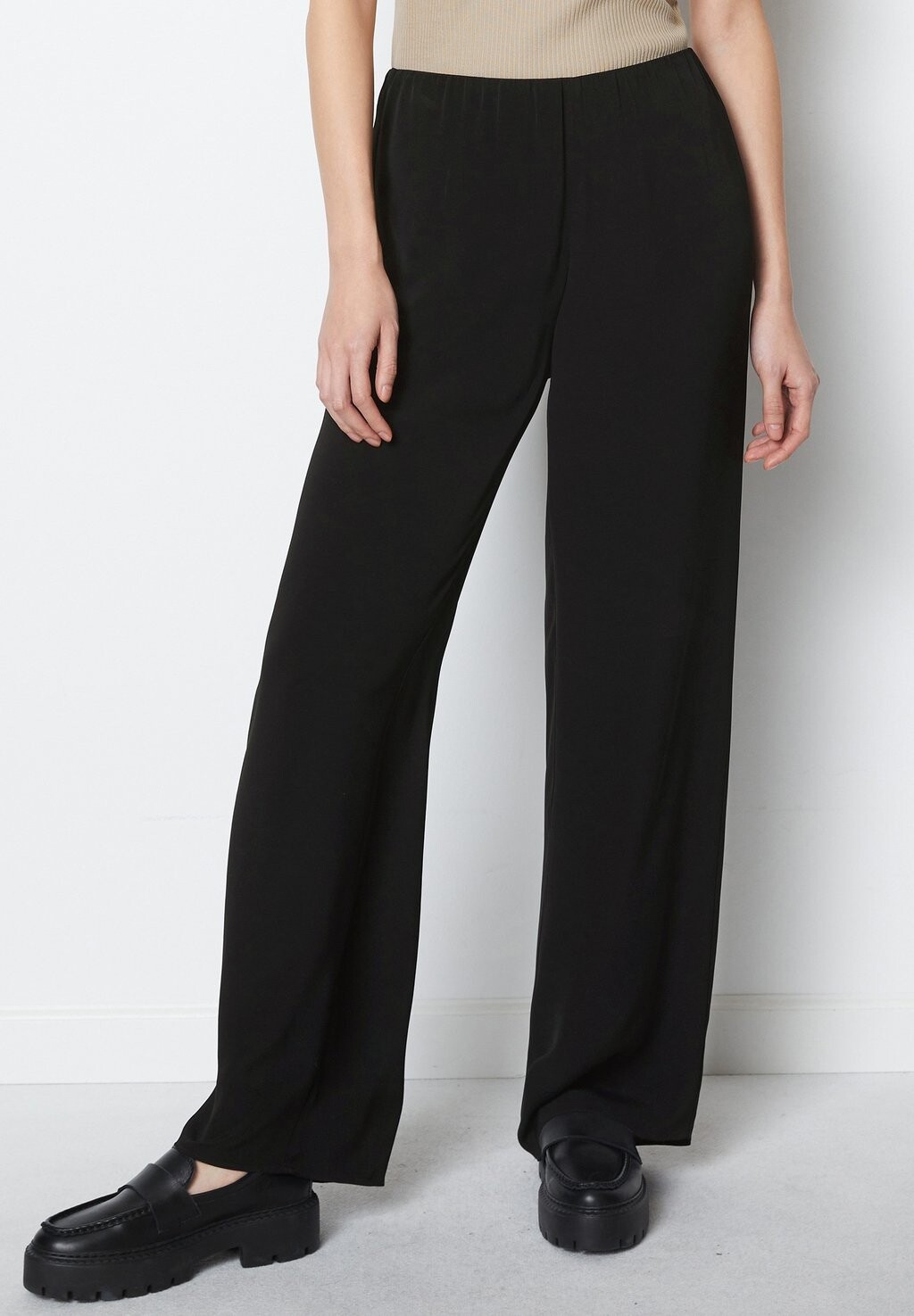 

Брюки SCHLUPF WIDE AUS FLIESSENDEM Marc O'Polo, цвет black