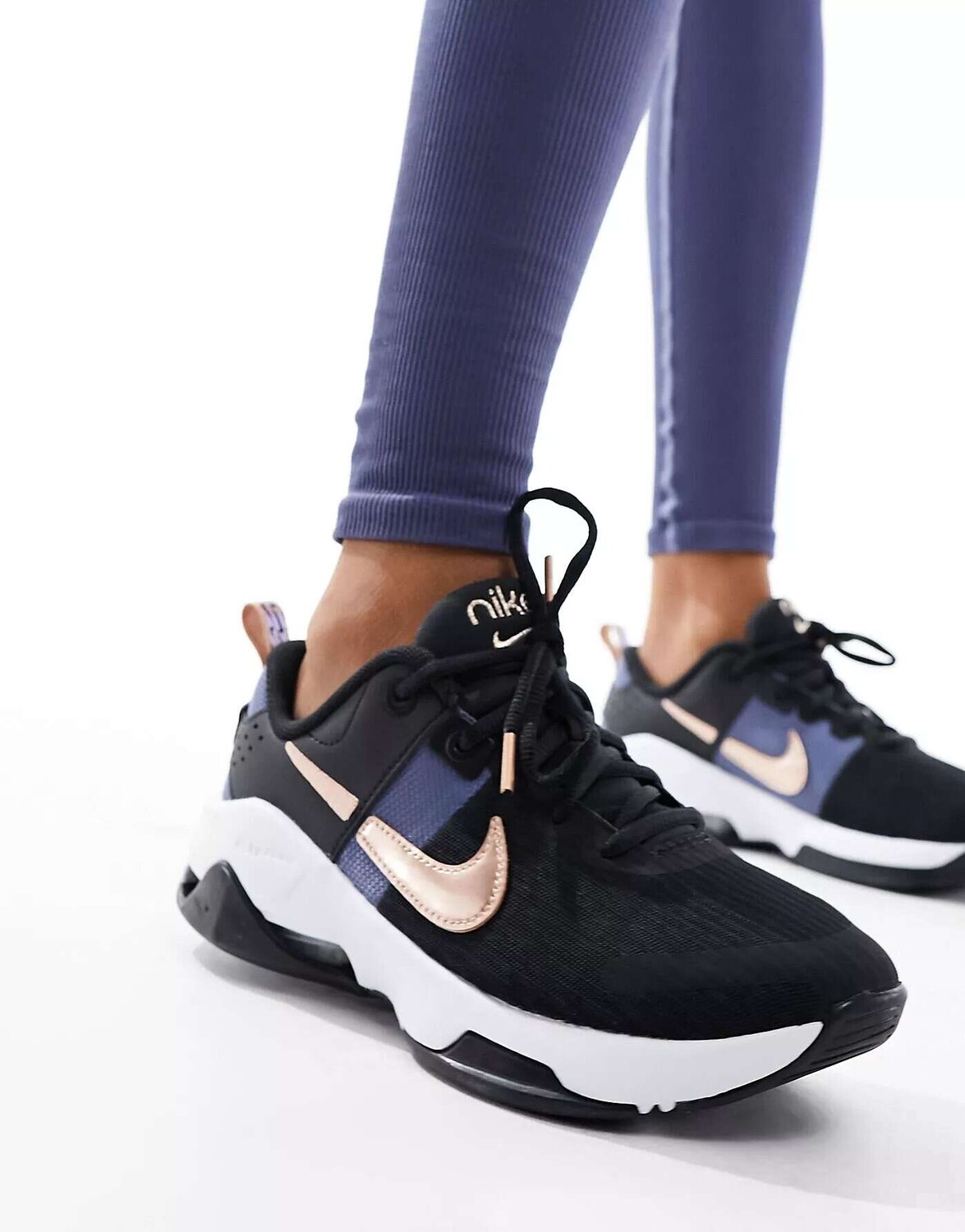 

Черные и бронзовые кроссовки Nike Zoom Bella 6, Черный
