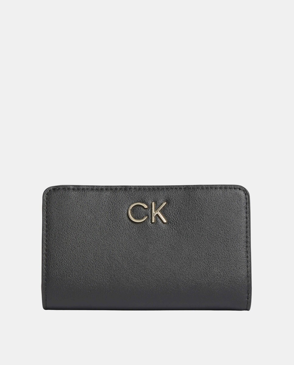 

Небольшой гладкий черный кошелек на молнии Calvin Klein, черный