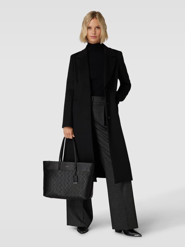 

Покупатель с деталями этикетки Calvin Klein, черный