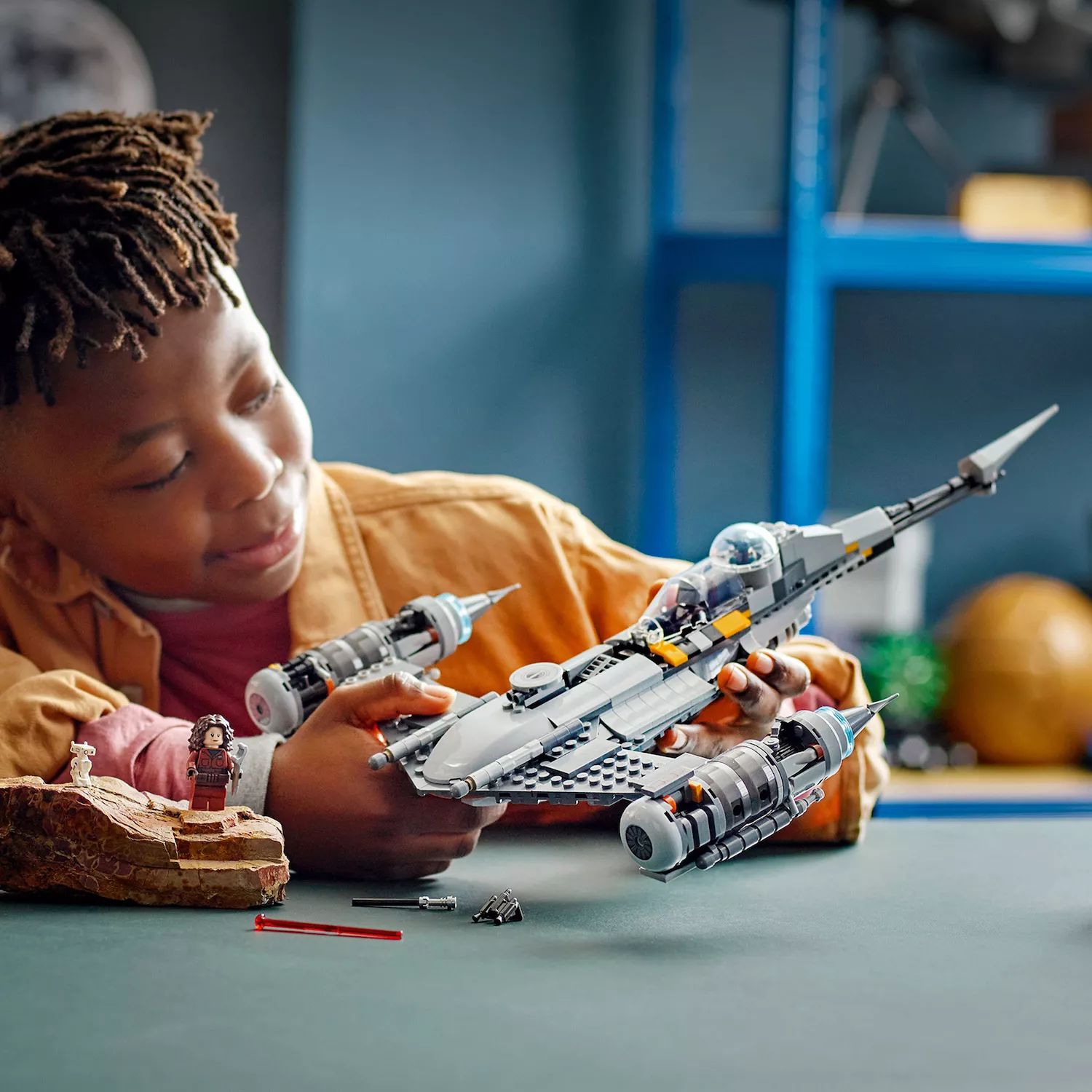 конструктор lego ® star wars™ 75325 звёздный истребитель мандалорца n 1 LEGO Star Wars: Звездный истребитель Мандалорца N-1 75325 (412 деталей) LEGO