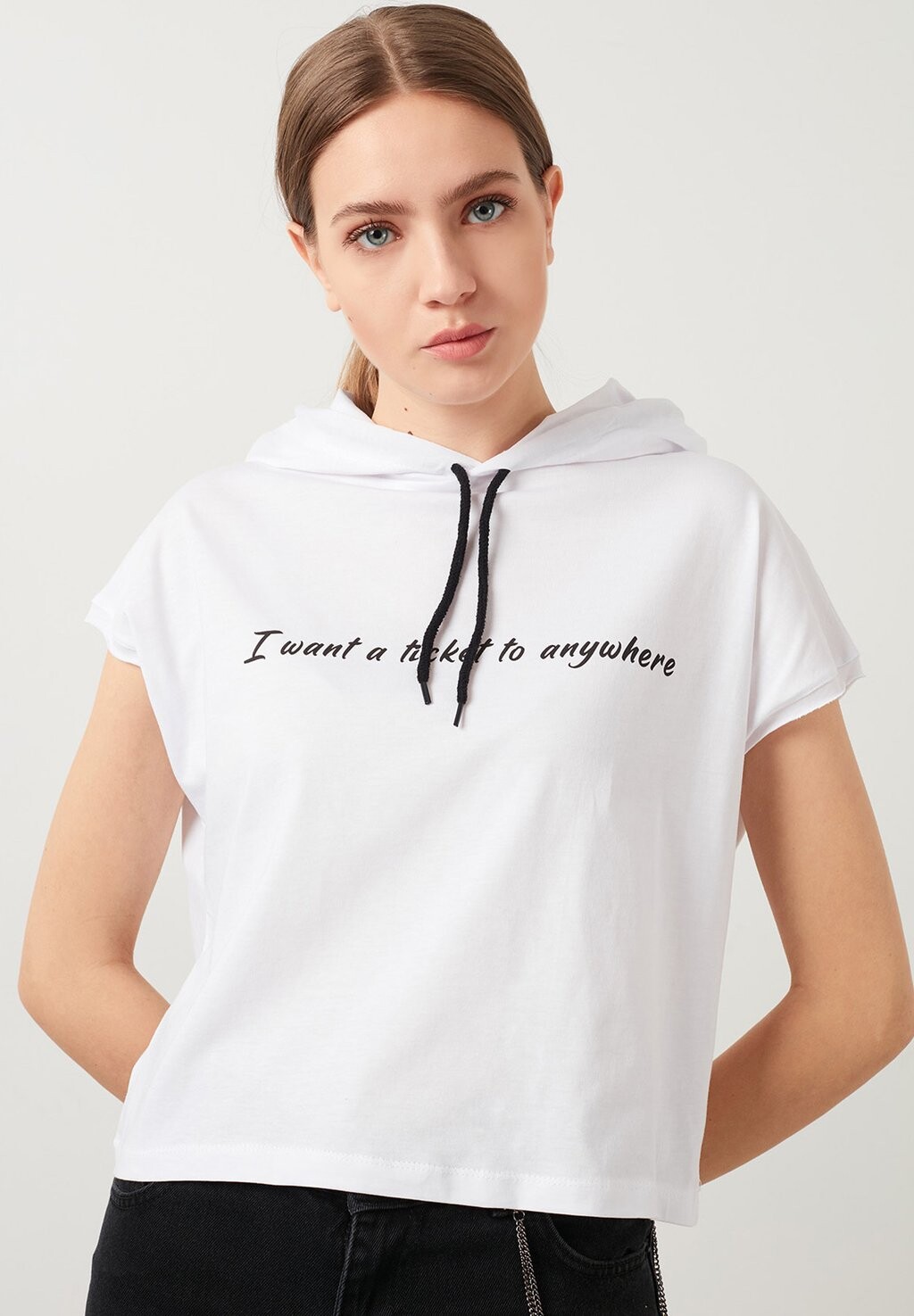 

Футболка с принтом LELA, белый