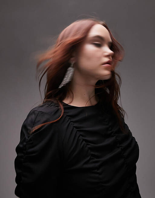 

Черный топ с длинными рукавами и сборками Topshop Curve