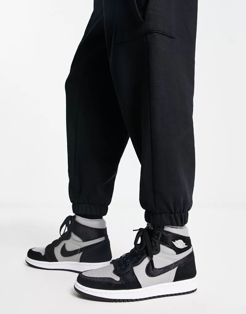 

Серые/черные кроссовки Air Jordan 1 Retro Hi
