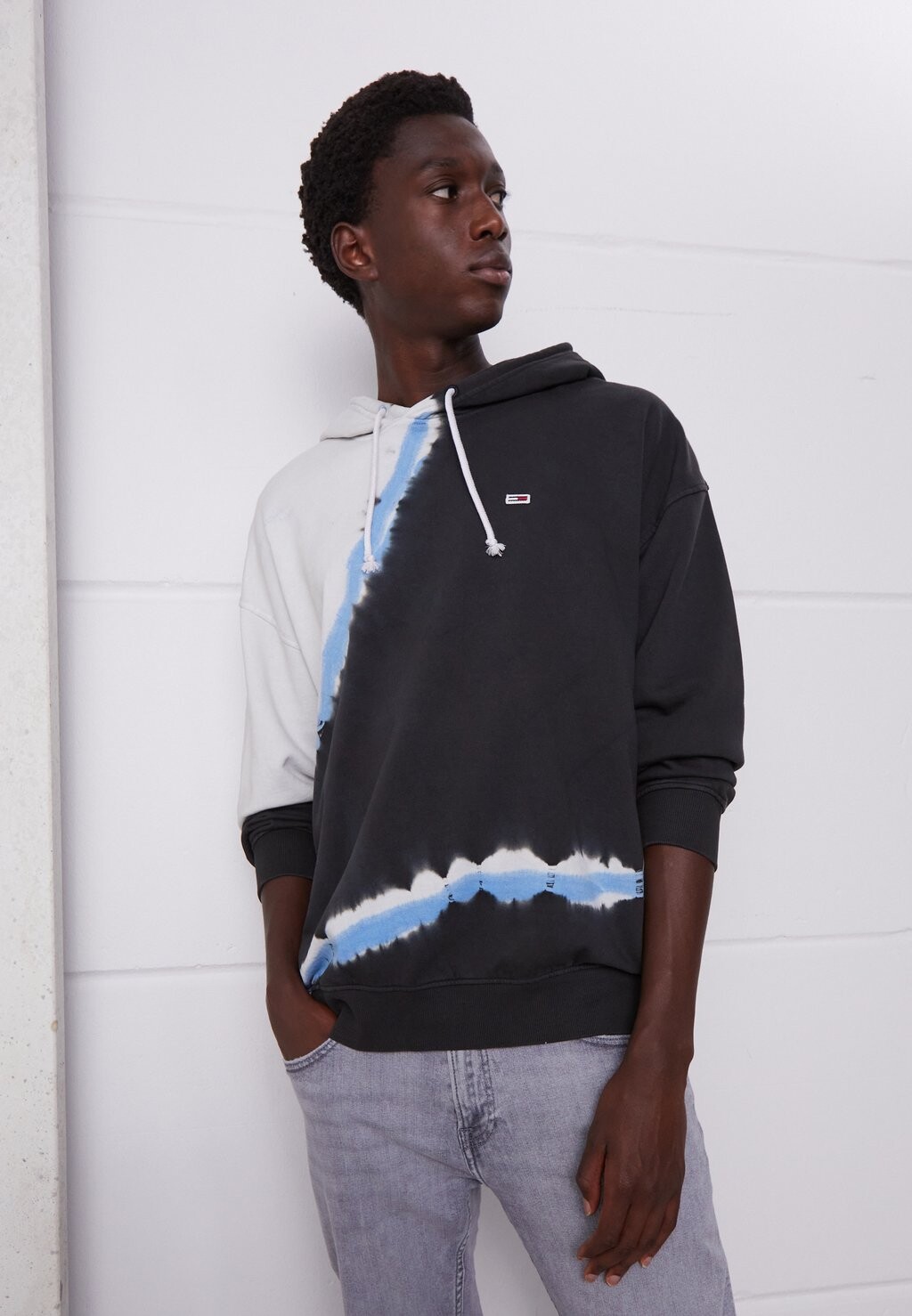 

Толстовка SEASONAL TIE DYE HOODIE Tommy Jeans, черный/белый