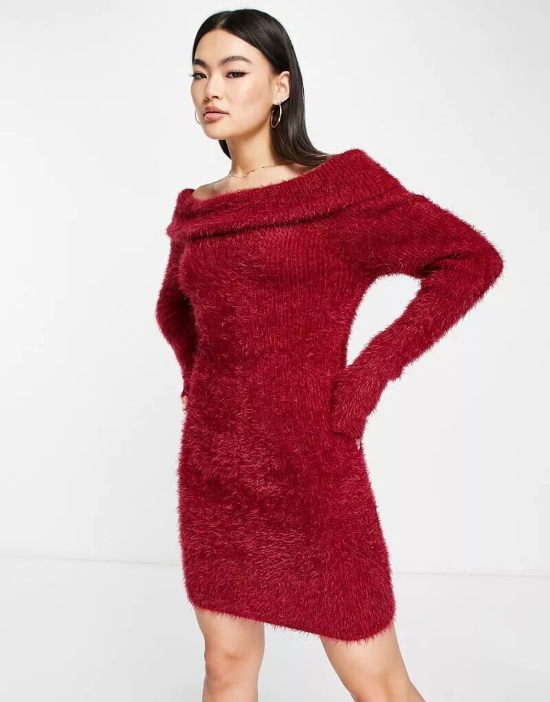 

Платье-свитер с открытыми плечами ASOS из пушистой пряжи темно-красного цвета