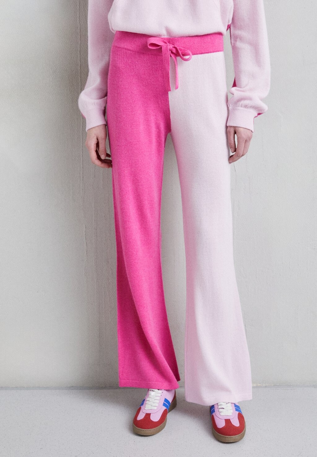 

Спортивные брюки CASHMERE COLOURBLOCK JOGGER KNITID, сирень