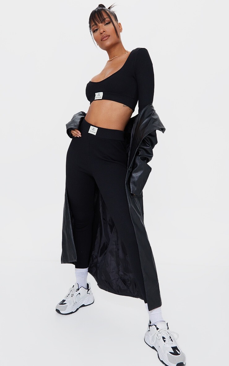 

PrettyLittleThing Черные леггинсы нового сезона с логотипом в рубчик