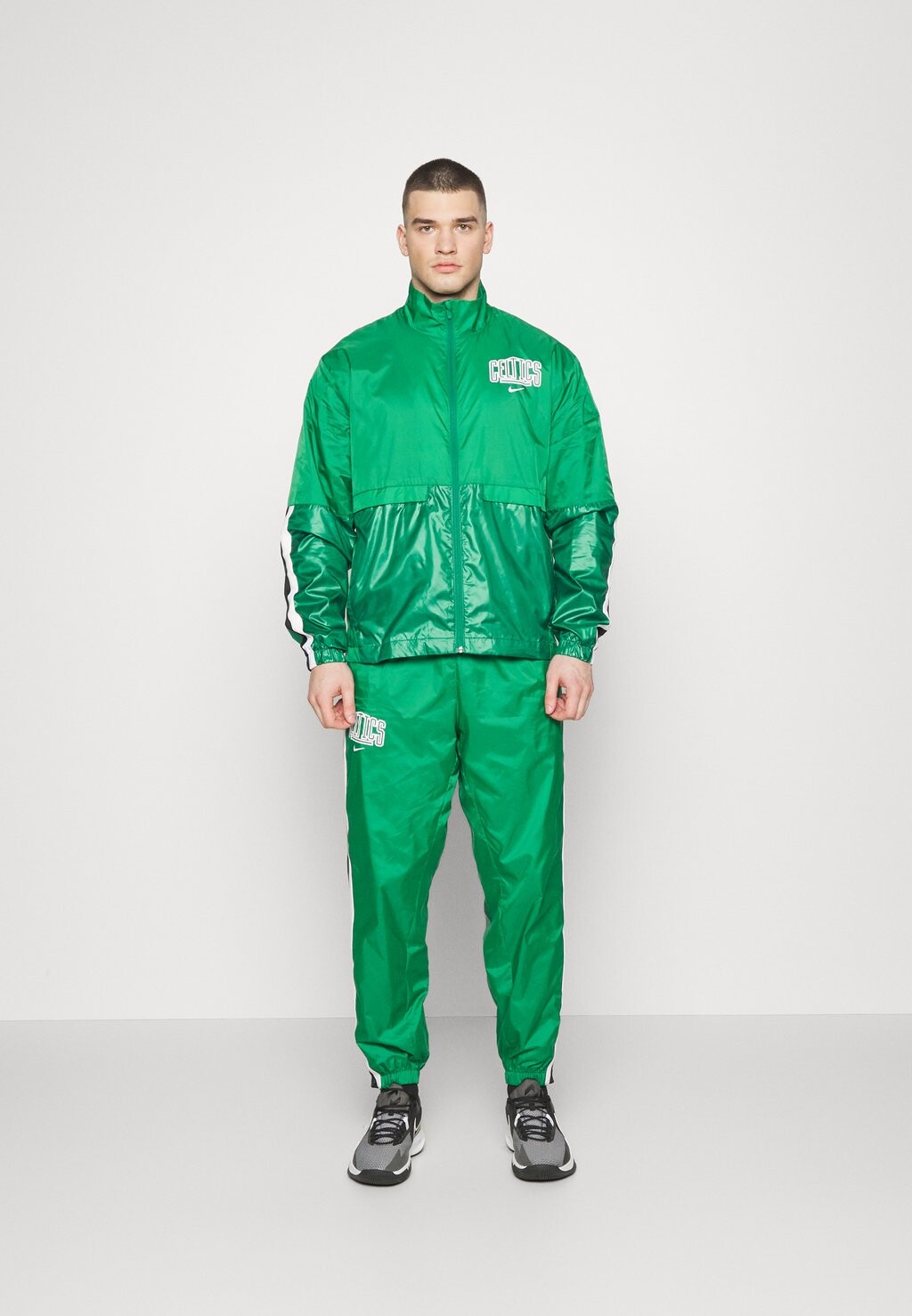 

Спортивный костюм Nike