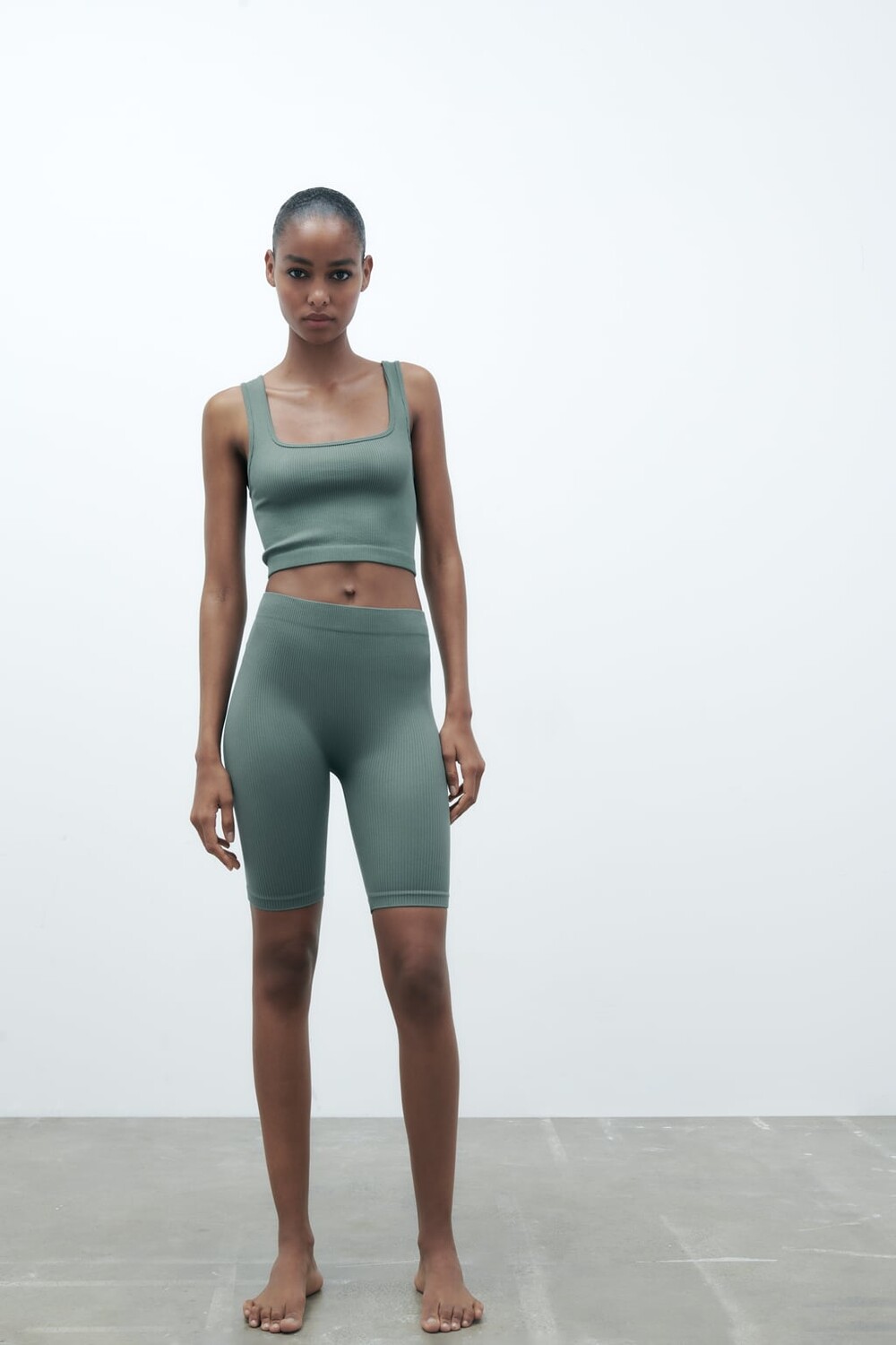 

Бесшовный топ ZARA, зеленый