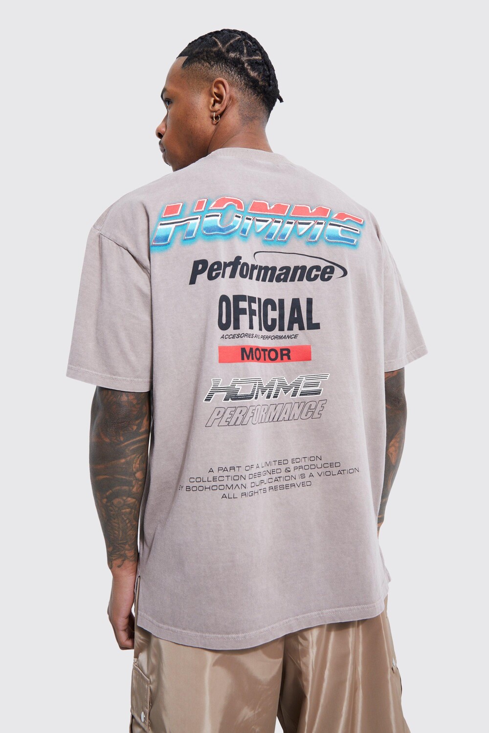 

Футболка oversize acid wash motor sport Boohoo, серо-коричневый