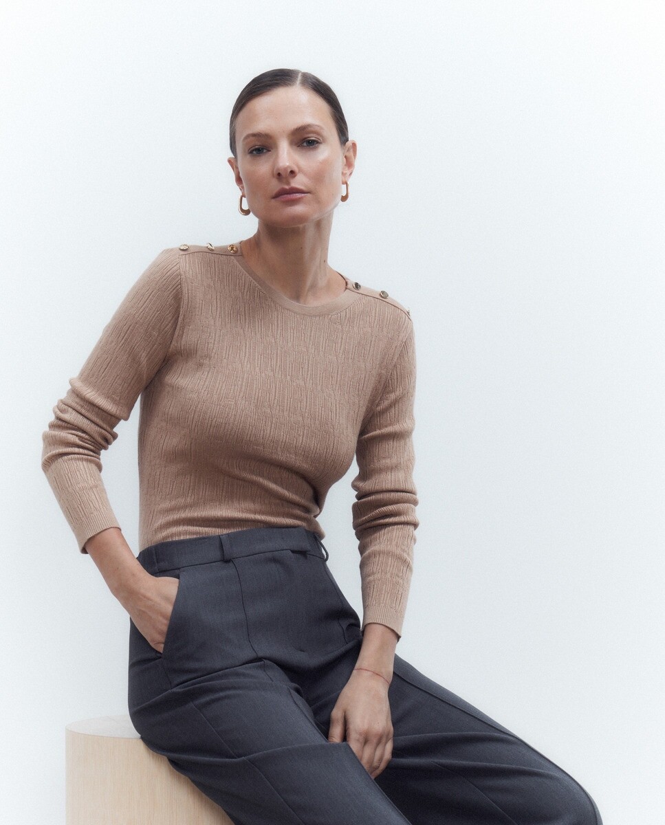

Женский фантазийный свитер со структурой типа «бамбула». Woman El Corte Inglés, кэмел