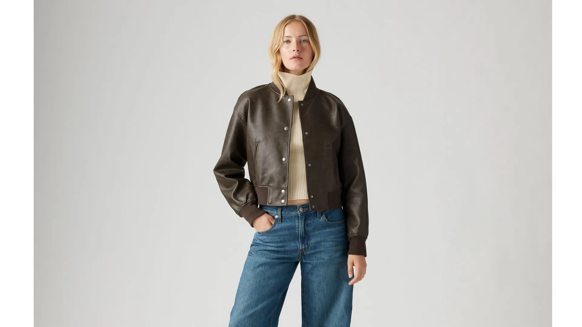 

Укороченный университетский бомбер Levi's, черный