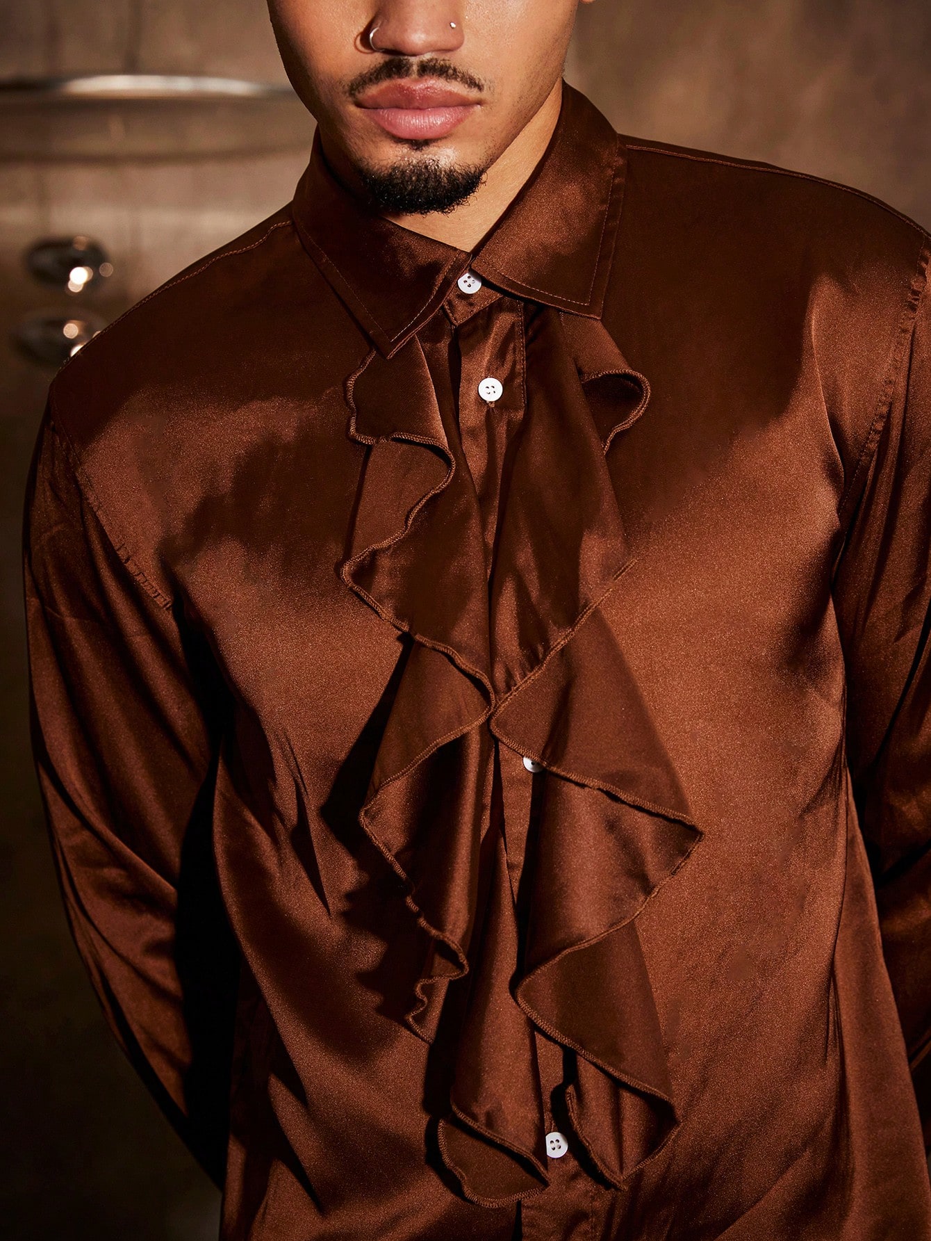 Мужская повседневная тканая рубашка с длинными рукавами и рюшами Manfinity AFTRDRK, коричневый мужская повседневная тканая рубашка с длинными рукавами и рюшами manfinity aftrdrk коричневый