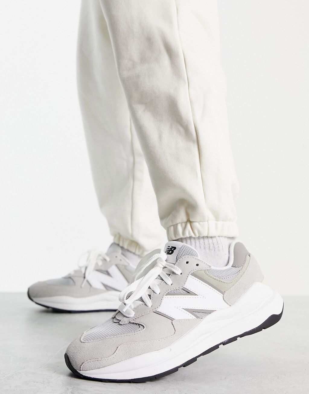 

Светло-серые кроссовки New Balance 57/40