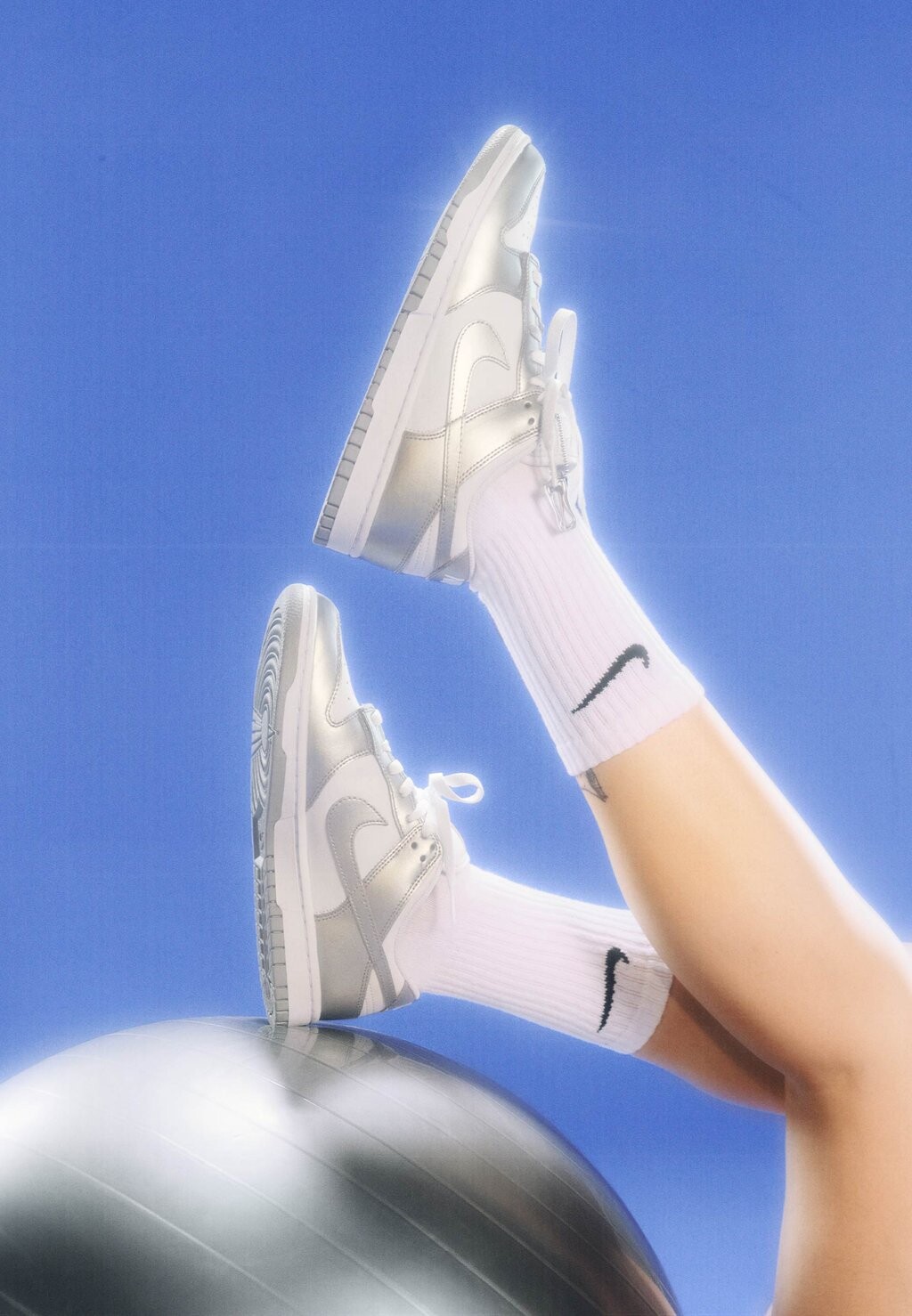 

Кроссовки Nike DUNK, цвет white/metallic silver/blue