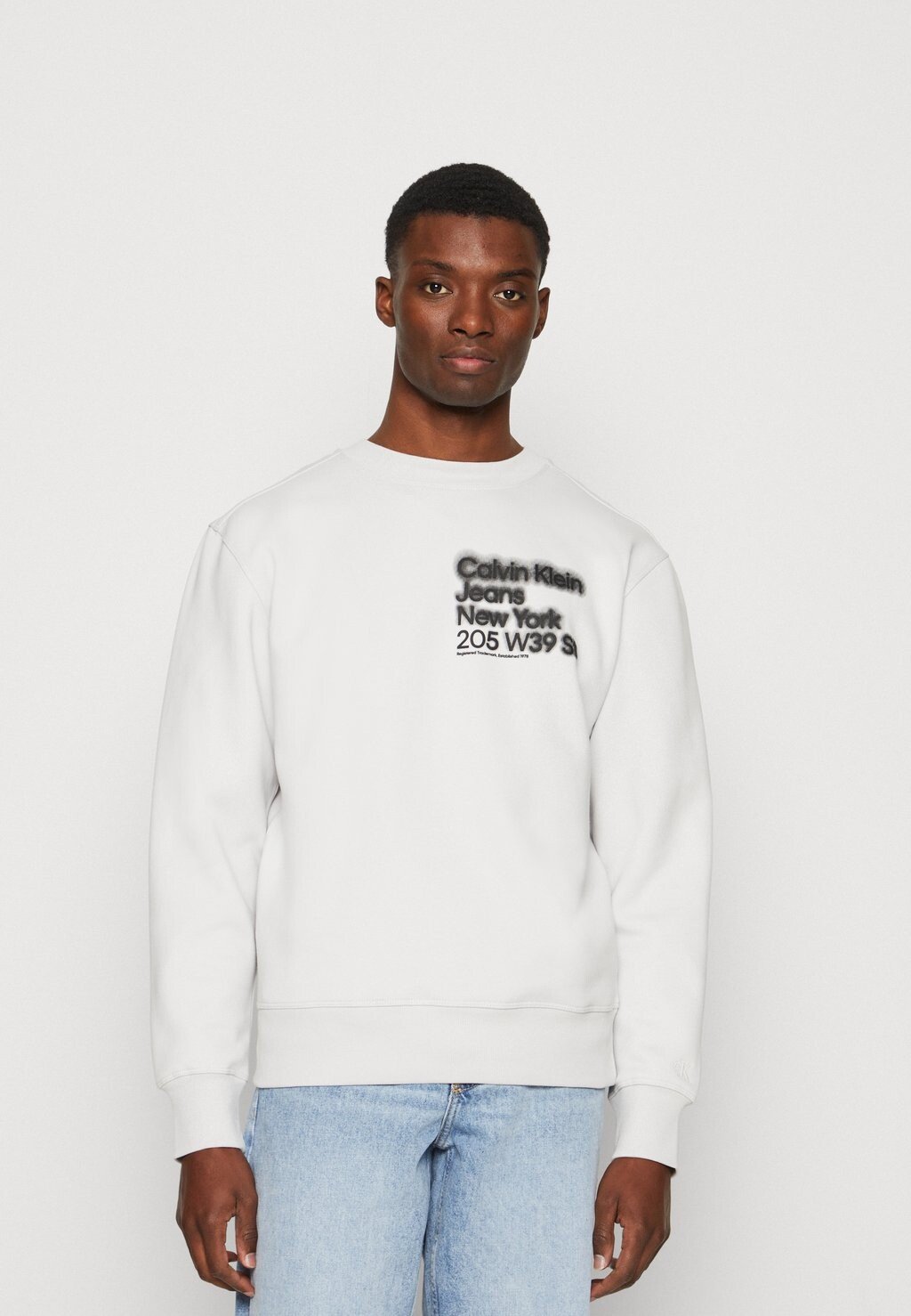 

Толстовка Calvin Klein Jeans Blurred Address Logo Crew Neck, серый