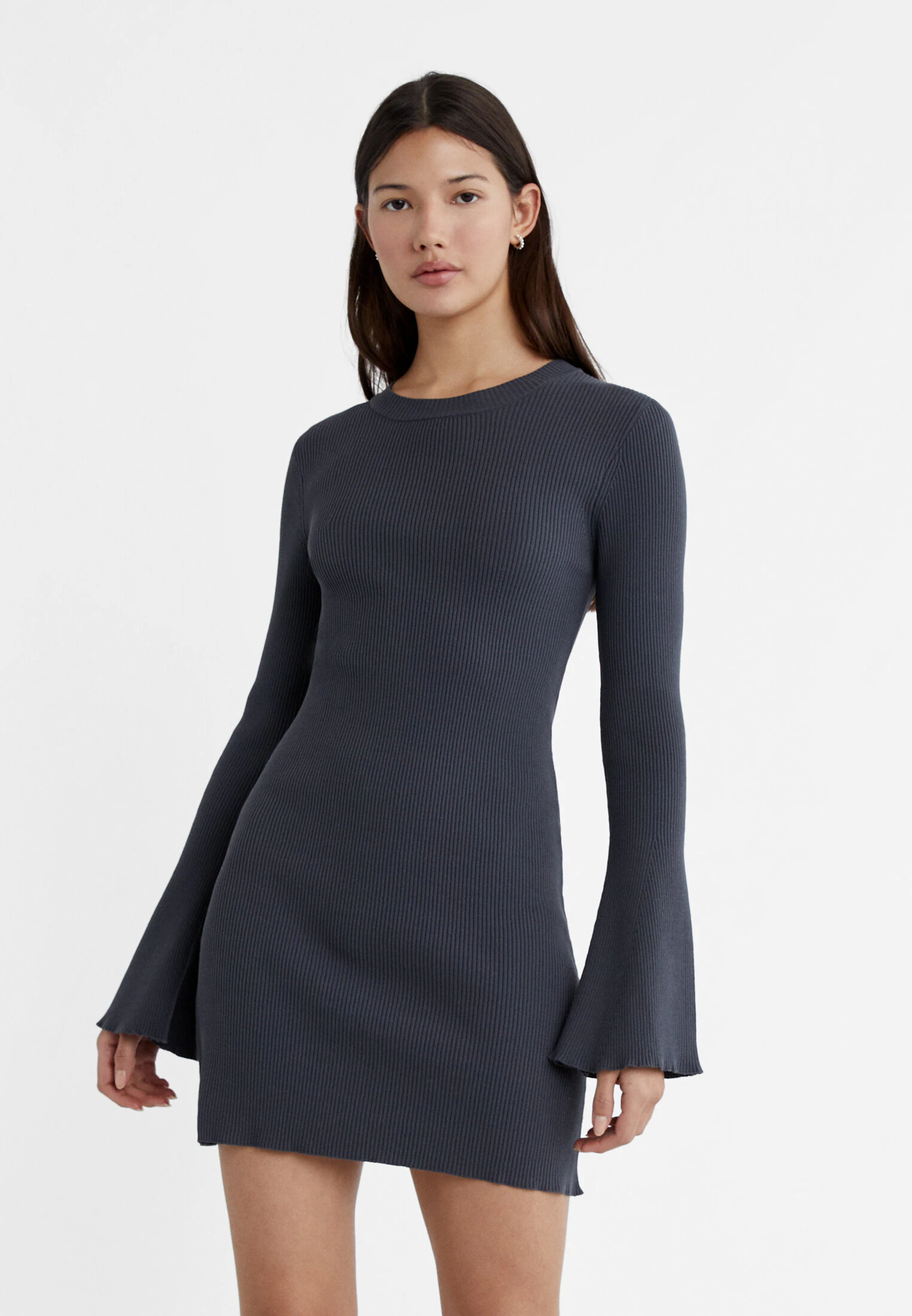 

Короткое платье с рукавами-колокольчиками Stradivarius, серый