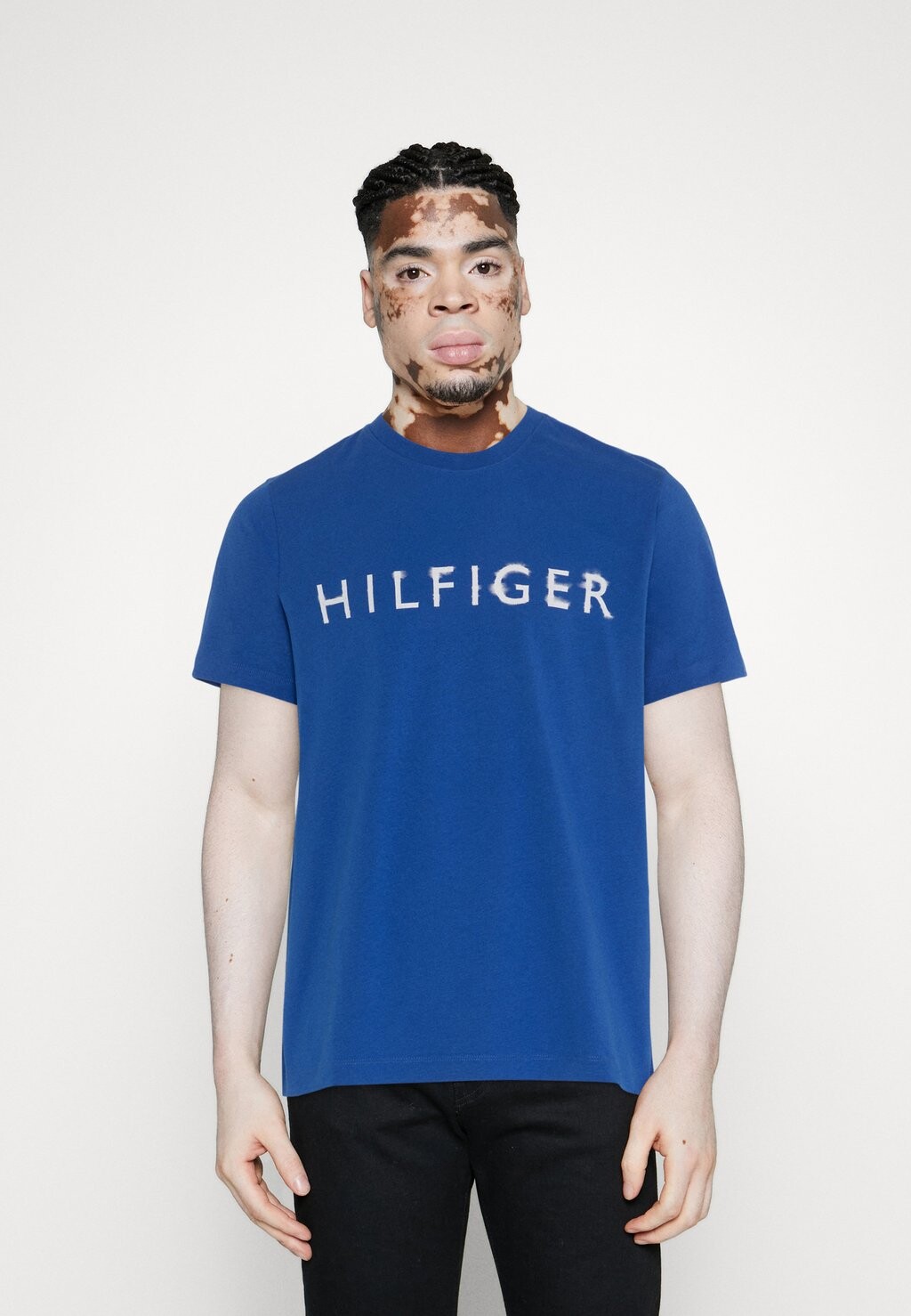 

Футболка с принтом Tommy Hilfiger, синий