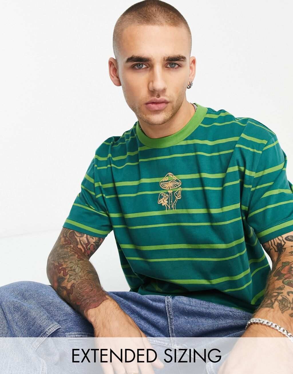 

Зеленая свободная футболка в полоску с мультяшным принтом на груди ASOS DESIGN