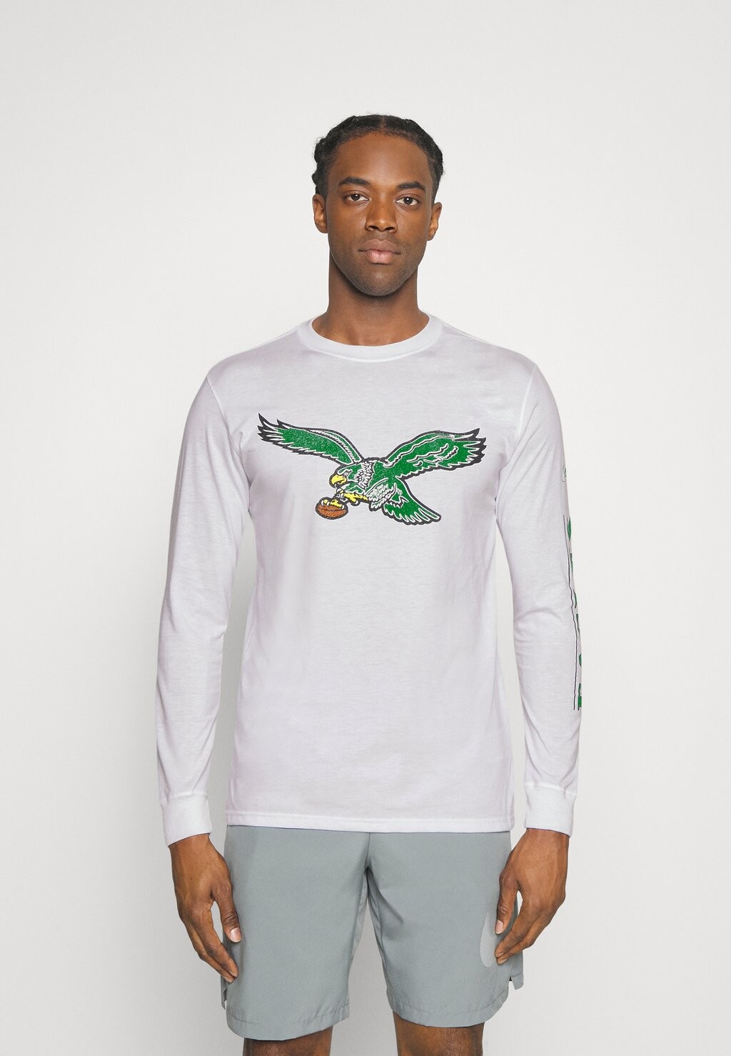 

Спортивная футболка Nike