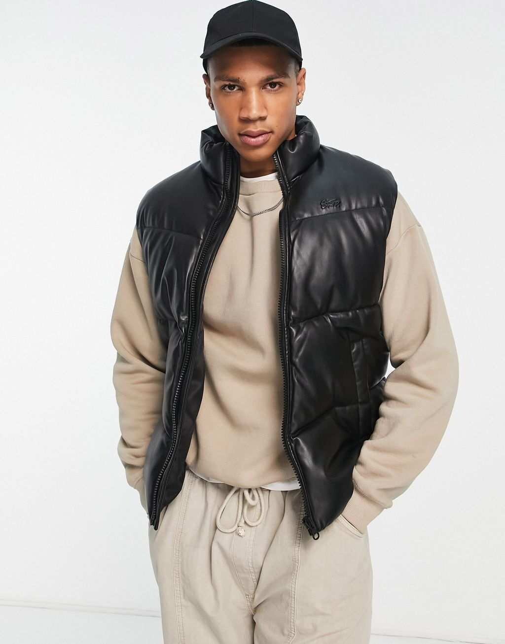 

Черный пуховик из искусственной кожи Pull&Bear